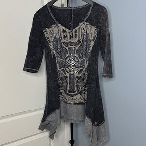 Vintage-Inspired Women's Black Graphic Tunic Top